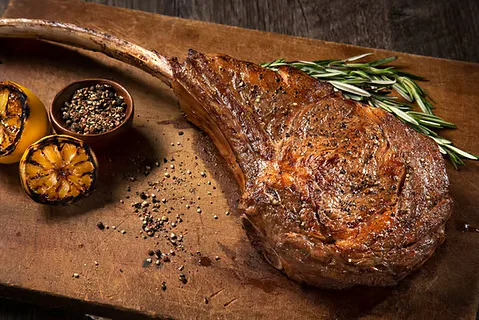 Tomahawk Steak (dry & wet aged signature dish